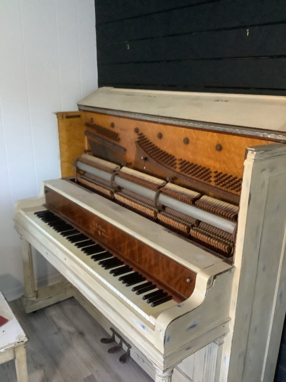 old_piano_Los Angeles Dolce Piano_Eram Hoorbod